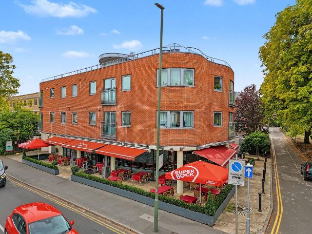 Hersham Road, Kings Court KT12, 2 bed flat to rent, £1,650 pcm | PrimeLocation