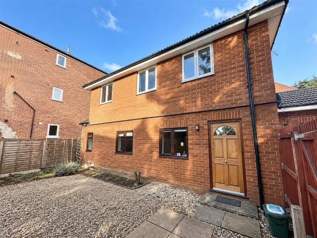 Hersham Road, Walton On Thames KT12, 1 bed flat to rent, £1,400 pcm | PrimeLocation