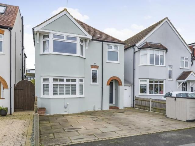 Hersham, Surrey KT12, 3 bed detached house to rent, £3,000 pcm | PrimeLocation