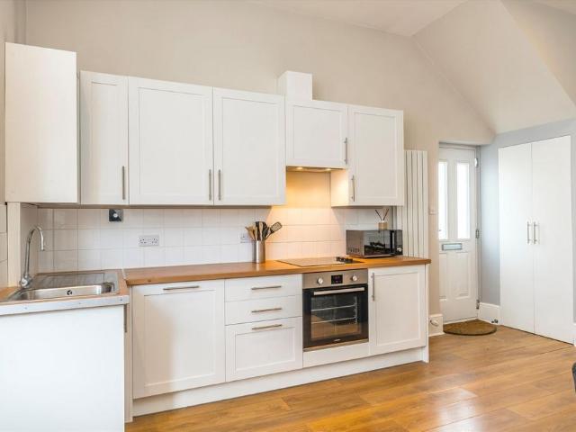 Hestercombe Avenue, London SW6 Studio to rent £1,850 pcm £427 pw