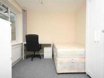 Hesters Way Road GL51 Cheltenham, GL51, Gloucestershire county, Southdowns