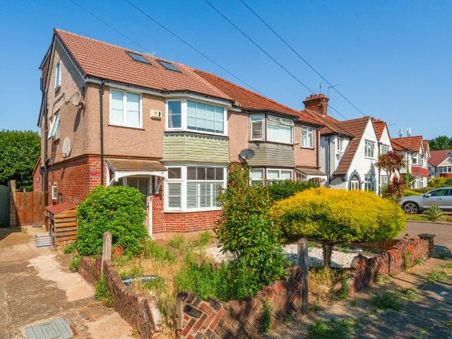Heston Avenue, Hounslow TW5, 4 bed detached house to rent, £3,000 pcm | PrimeLocation