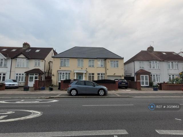 Heston Road, Hounslow, TW5 1 bed in a house share to rent £740 pcm £171 pw