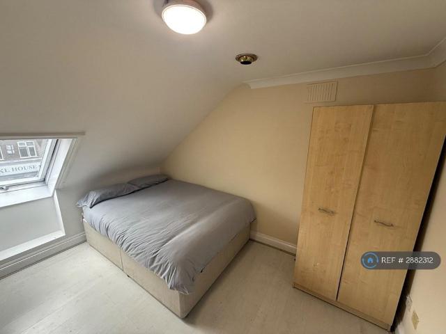 Heston Road, Hounslow, TW5 1 bed in a house share to rent £950 pcm £219 pw