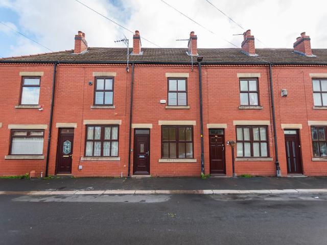 Hesketh Street, Leigh, Greater Manchester. WN7, 2 bed property to rent, £950 pcm | PrimeLocation
