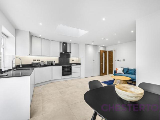 Hesperus Crescent, London, E14 4 bed house to rent £4,100 pcm £946 pw