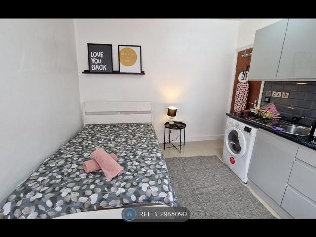 Hessel St, London E1, Studio to rent, £1,450 pcm | PrimeLocation