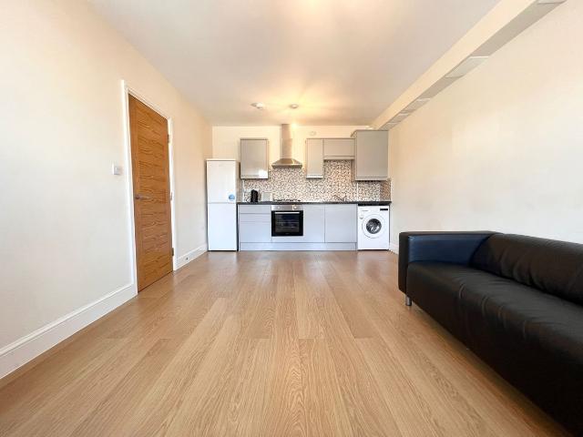 Hessel Street E1, 2 bed flat to rent, £2,300 pcm | PrimeLocation