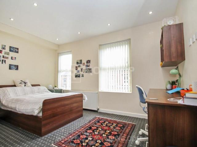 Hessle Mount, Leeds LS6 6 bed house to rent £3,900 pcm £900 pw