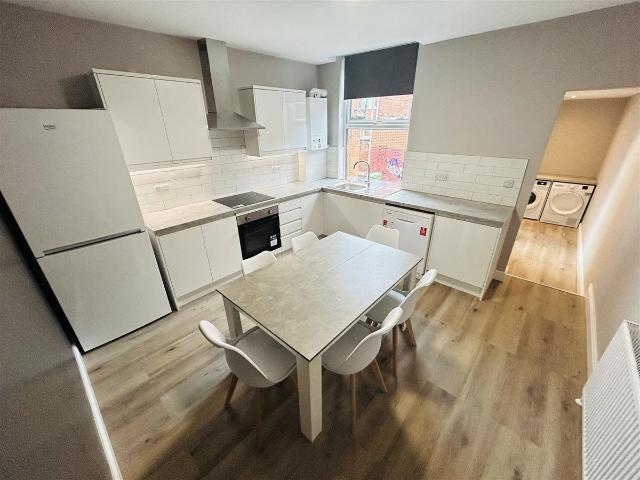 Hessle Place, Hyde Park, Leeds, West Yorkshire LS6, 5 bed terraced house to rent, £3,185 pcm | PrimeLocation