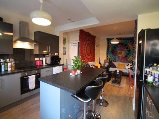 Hessle Place, Leeds 6 bed house to rent £3,744 pcm £864 pw