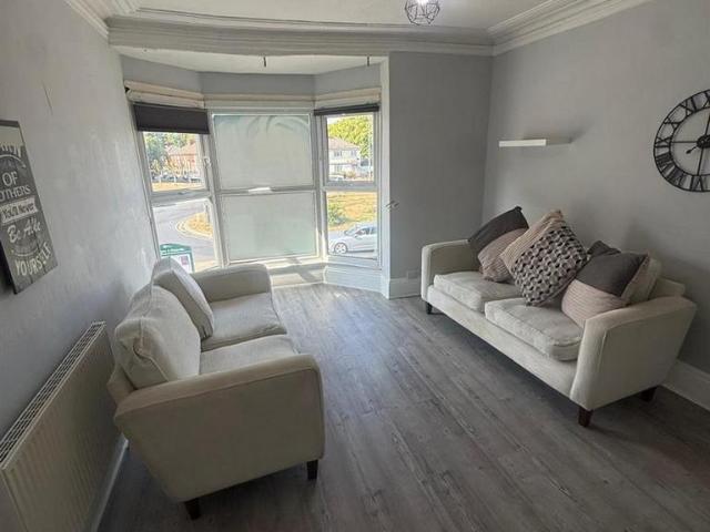 Hessle Road, Hull 2 bed flat to rent £650 pcm £150 pw