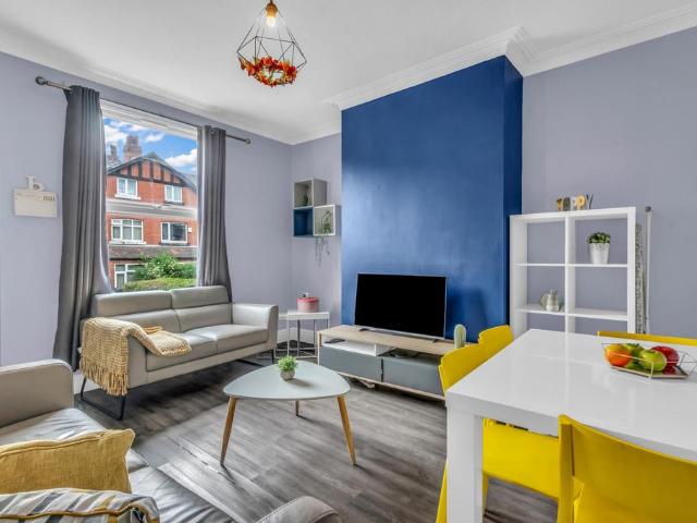 HESSLE WALK, Leeds 4 bed house to rent £2,427 pcm £560 pw