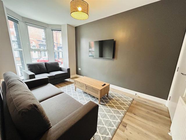 Hessle View, Hyde Park, Leeds, West Yorkshire LS6, 6 bed terraced house to rent, £4,212 pcm | PrimeLocation