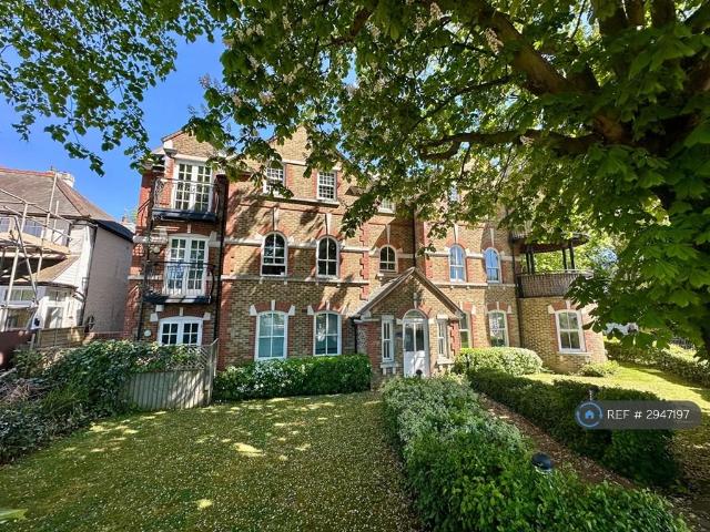 Hetton House, Loughton, IG10 2 bed flat to rent £1,750 pcm £404 pw