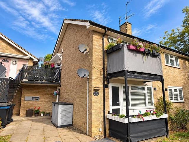 Hetchleys, Hemel Hempstead, HP1 2 bed ground floor maisonette to rent £1,550 pcm £358 pw