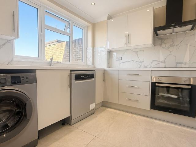 Hetherington Road, Shepperton TW17, 3 bed flat to rent, £2,000 pcm | PrimeLocation