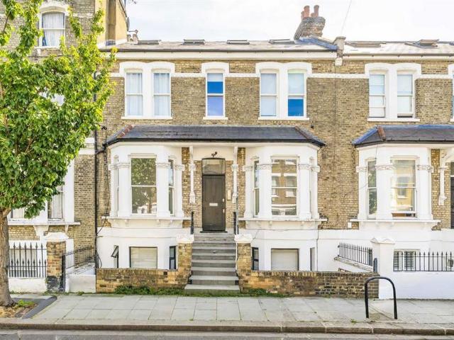 Hetley Road, London W12 2 bed flat to rent £2,950 pcm £681 pw