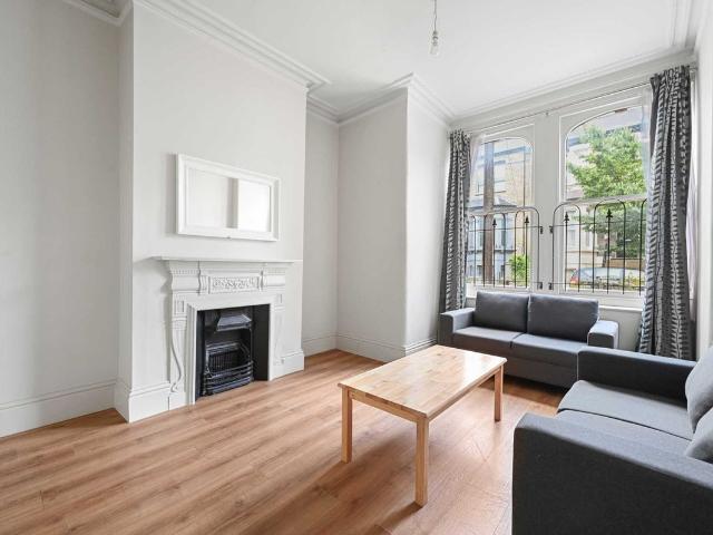Hetley Road, Shepherds Bush, London W12, 3 bed flat to rent, £3,601 pcm | PrimeLocation