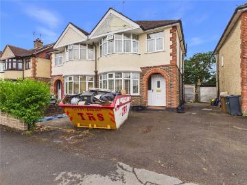 Hevers Avenue, Horley