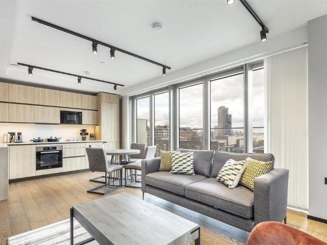 Hewett Street, London EC2A 2 bed flat to rent £4,500 pcm £1,038 pw