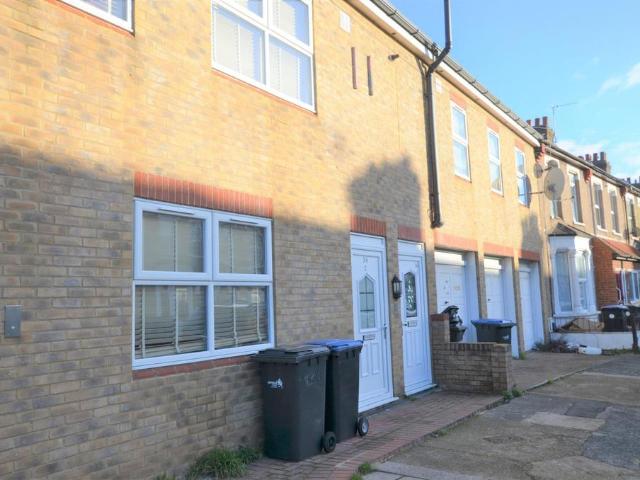 Hewish Road, Edmonton N18 1 bed flat to rent £1,550 pcm £358 pw