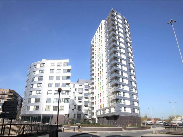 Hewitt, 40 Alfred Street, Reading. 2 bed apartment to rent £1,800 pcm £415 pw