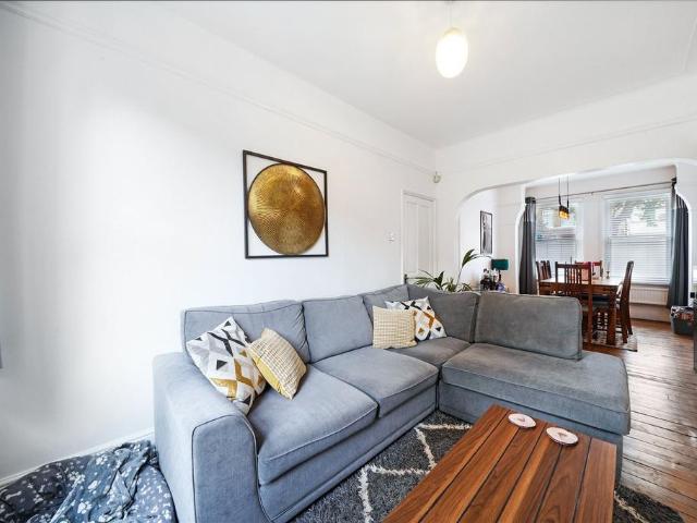 Hewitt Avenue, Wood Green, London, N22 3 bed terraced house to rent £2,250 pcm £519 pw