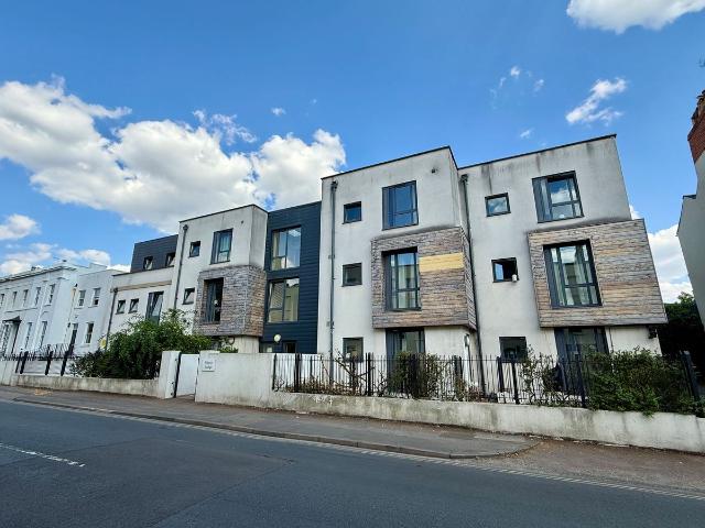 Hewlett Road, Sidney Lodge Hewlett Road GL52, 2 bed flat to rent, £1,150 pcm | PrimeLocation