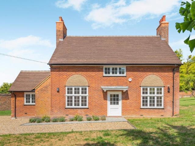 Hexton, Hitchin, Hertfordshire 4 bed detached house to rent £3,750 pcm £865 pw