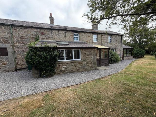 Hexham, Northumberland, NE46 3 bed semi detached house to rent £1,200 pcm £277 pw