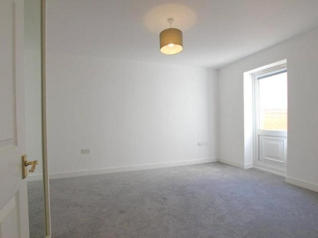 Hexham Rd, Norwood, London, SE27 2 bed apartment to rent £1,900 pcm £438 pw