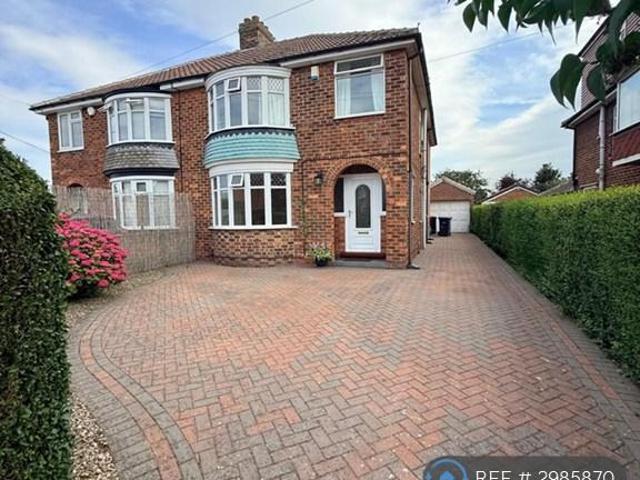 Heythrop Drive, Middlesbrough, TS5 4 bed semi detached house to rent £1,250 pcm £288 pw