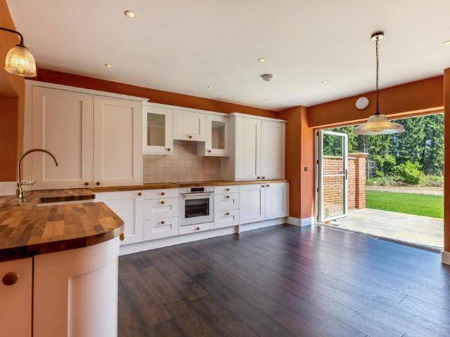 Heythrop Park, Chipping Norton. 3 bed end of terrace house to rent £3,250 pcm £750 pw