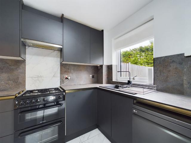 Heywood Avenue, Maidenhead, Berkshire SL6, 2 bed semi detached house to rent, £2,150 pcm | PrimeLocation