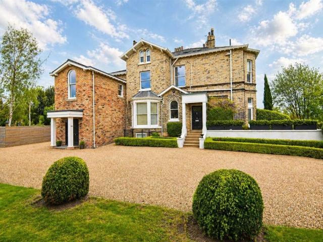 Heyes Lane, Alderley Edge 2 bed apartment to rent £1,850 pcm £427 pw