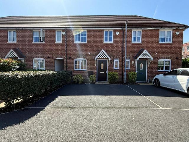 Heyfields, Worsley, M28 3 bed terraced house to rent £1,495 pcm £345 pw