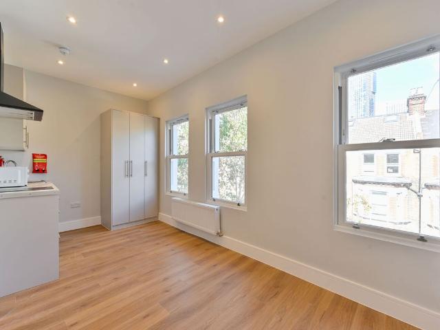 Heyford Avenue SW8, Oval, London, 5 bed terraced house to rent, £13,000 pcm | PrimeLocation
