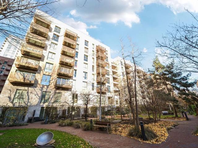 Heygate Street, Elephant and Castle. 1 bed flat to rent £2,600 pcm £600 pw