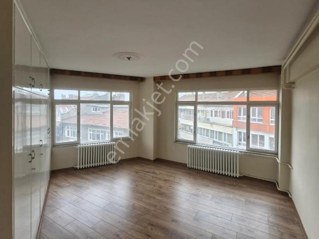 Heykel Nalbantoğlunda Ara Kat Balkonlu 3+1 Kiralık Daire