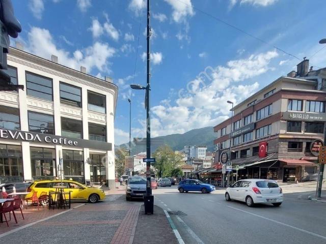 Heykel Setbaşı Ünlü Cadde'de 3+1 Giriş Kat Daire