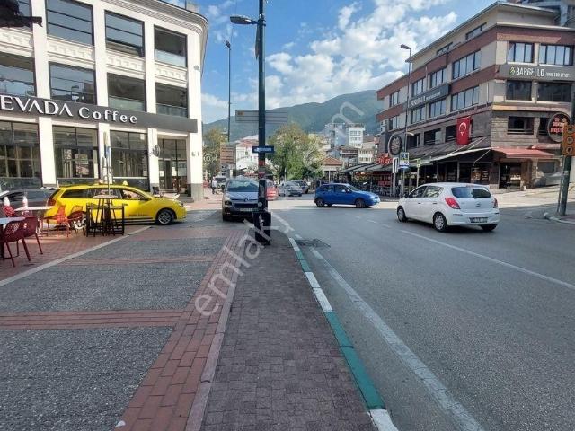 Heykel Setbaşı Ünlü Cadde'de 3+1 Giriş Kat Daire