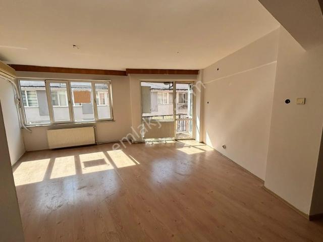 Heykelde Bakımlı Kiralık Daire