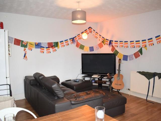 Heyscroft Road, Withington, Manchester 5 bed semi detached house to rent £3,467 pcm £800 pw