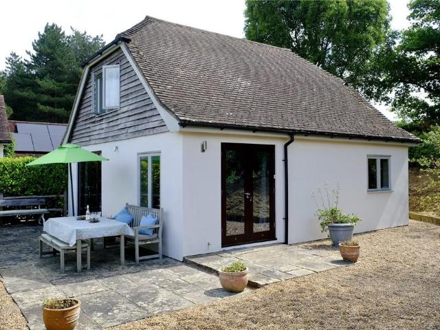 Heyshott, Midhurst, West Sussex, GU29 3 bed semi detached house to rent £3,250 pcm £750 pw