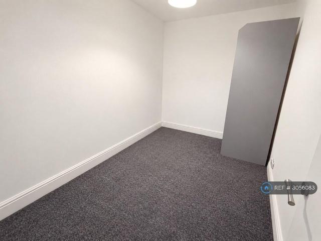 Heyside, Oldham, OL2 1 bed in a flat share to rent £600 pcm £138 pw