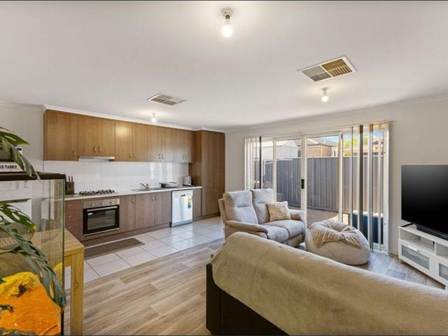 Hi, I’m your sleek, low maintenance modern home
