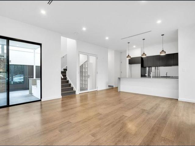 Hi, I'm two levels of luxury in sought after Vale Park