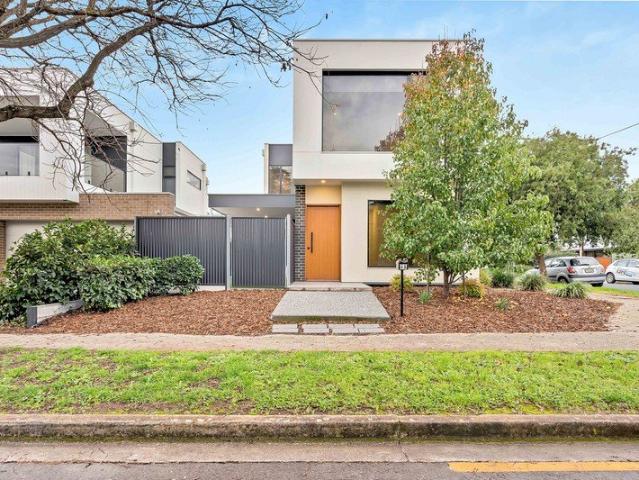 Hi, I'm two levels of luxury in sought after Vale Park