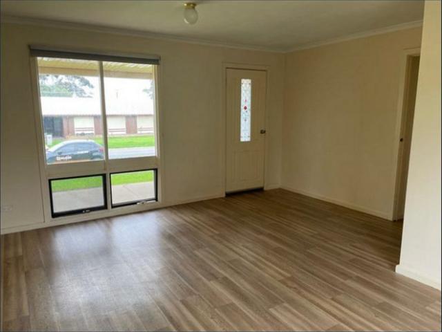 Hi, I'm Comfortable Family Living in a Quiet Craigmore Setting